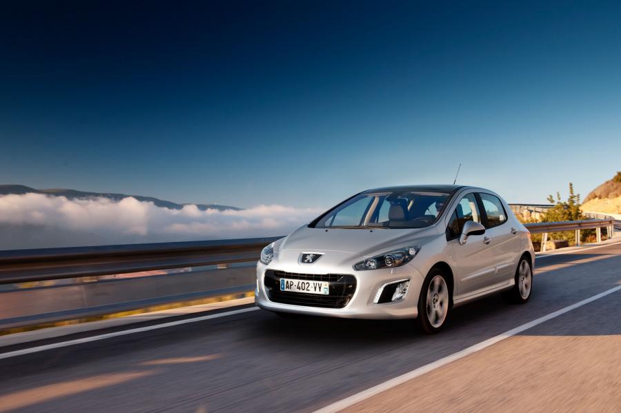  Peugeot 308 5-Door 2011 года  (фото 28 из 30)